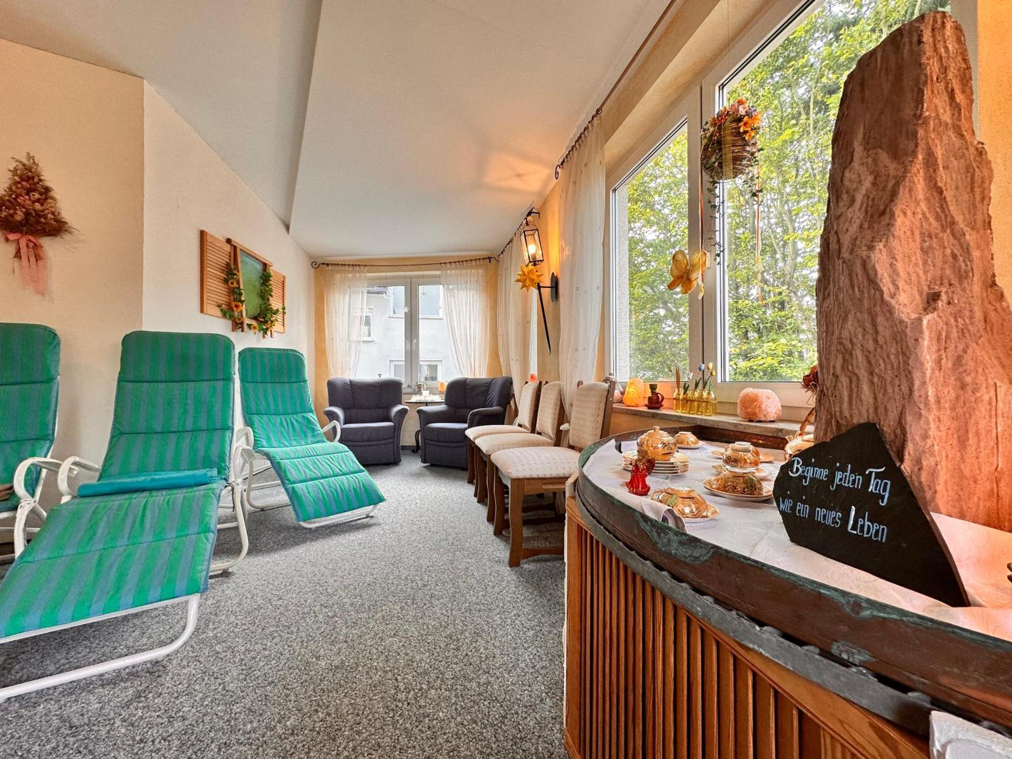 Pension Zum Loewen, Parkplatz, Fruehstueck, Wlan, Zentral バート・シュテーベン エクステリア 写真