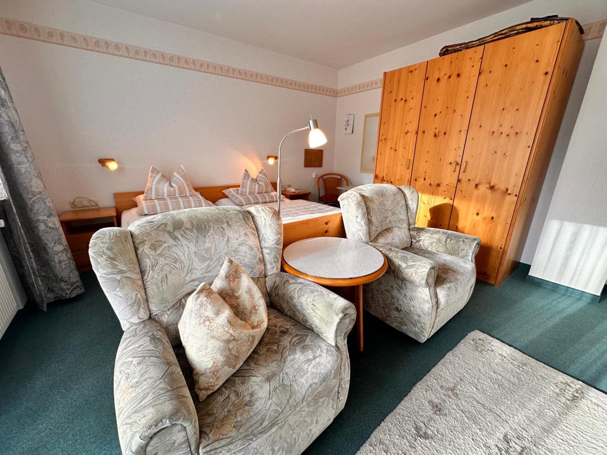 Pension Zum Loewen, Parkplatz, Fruehstueck, Wlan, Zentral バート・シュテーベン エクステリア 写真