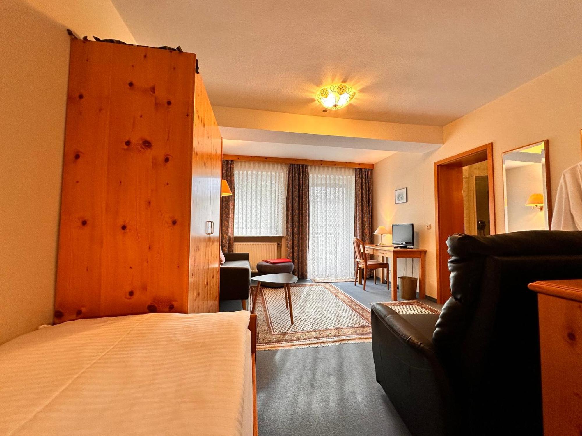 Pension Zum Loewen, Parkplatz, Fruehstueck, Wlan, Zentral バート・シュテーベン エクステリア 写真
