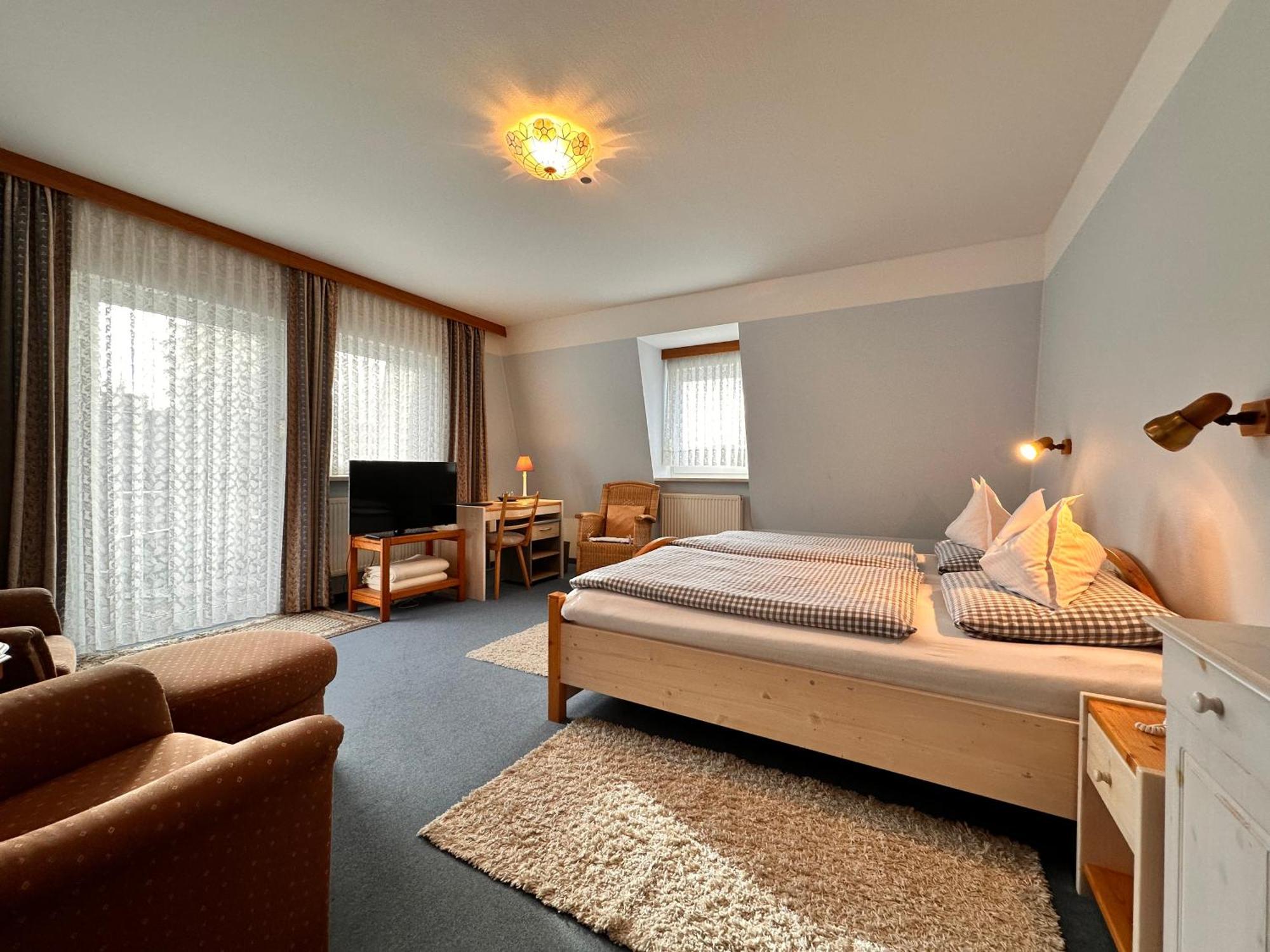 Pension Zum Loewen, Parkplatz, Fruehstueck, Wlan, Zentral バート・シュテーベン エクステリア 写真