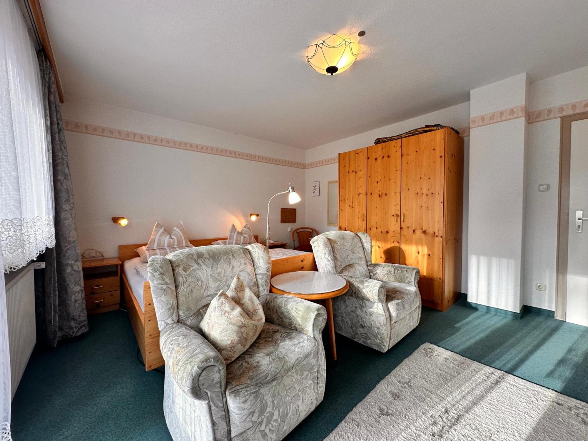 Pension Zum Loewen, Parkplatz, Fruehstueck, Wlan, Zentral バート・シュテーベン エクステリア 写真