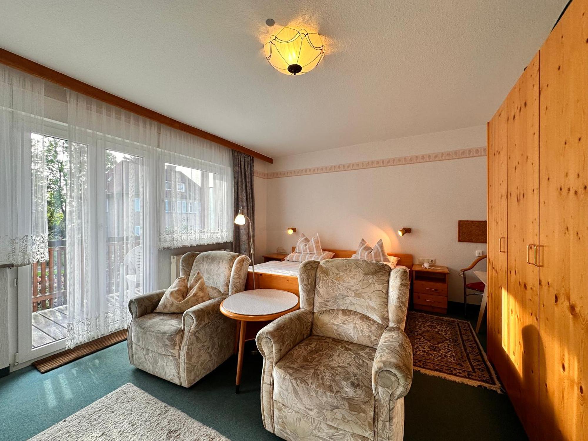 Pension Zum Loewen, Parkplatz, Fruehstueck, Wlan, Zentral バート・シュテーベン エクステリア 写真