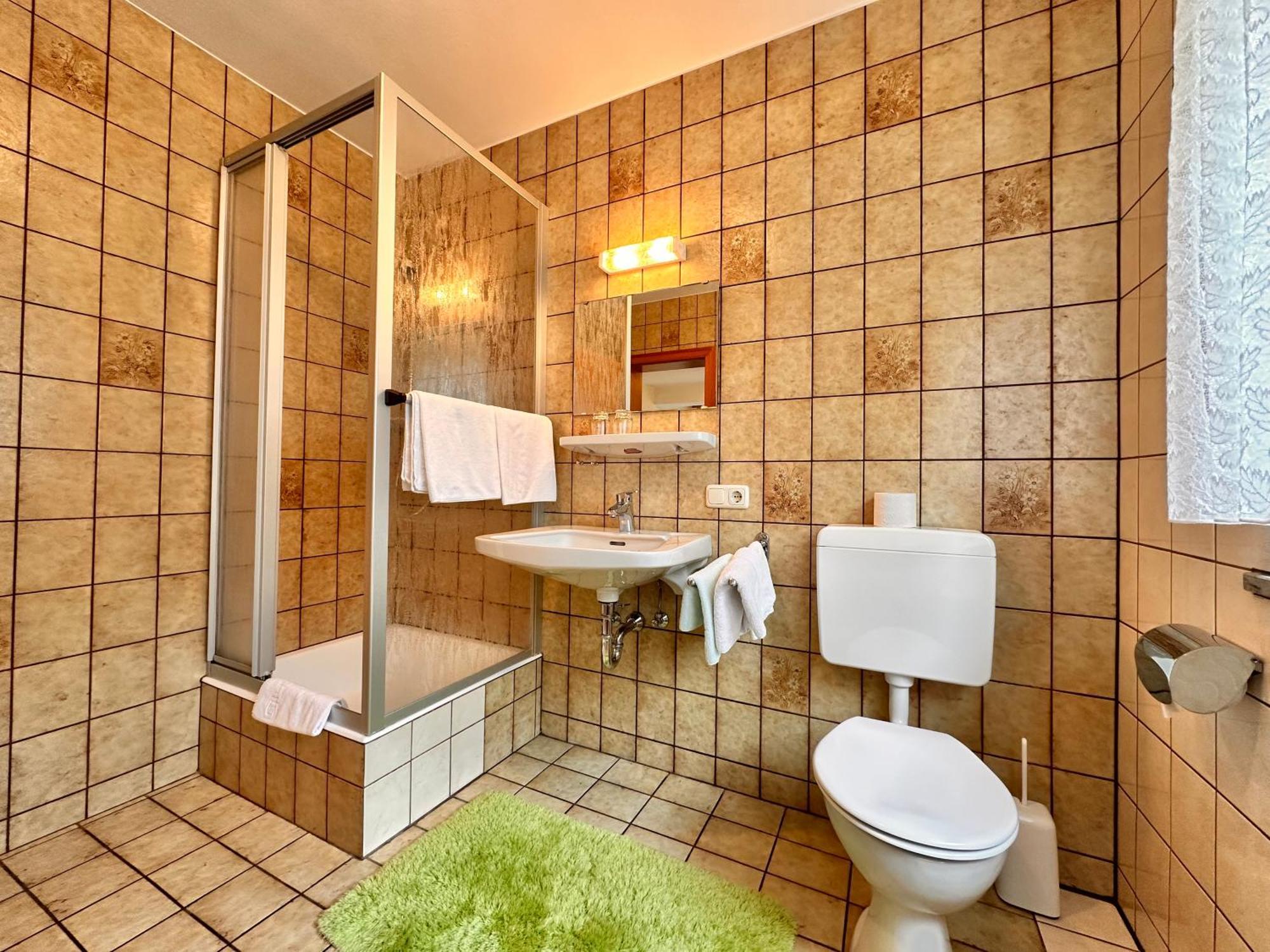 Pension Zum Loewen, Parkplatz, Fruehstueck, Wlan, Zentral バート・シュテーベン エクステリア 写真
