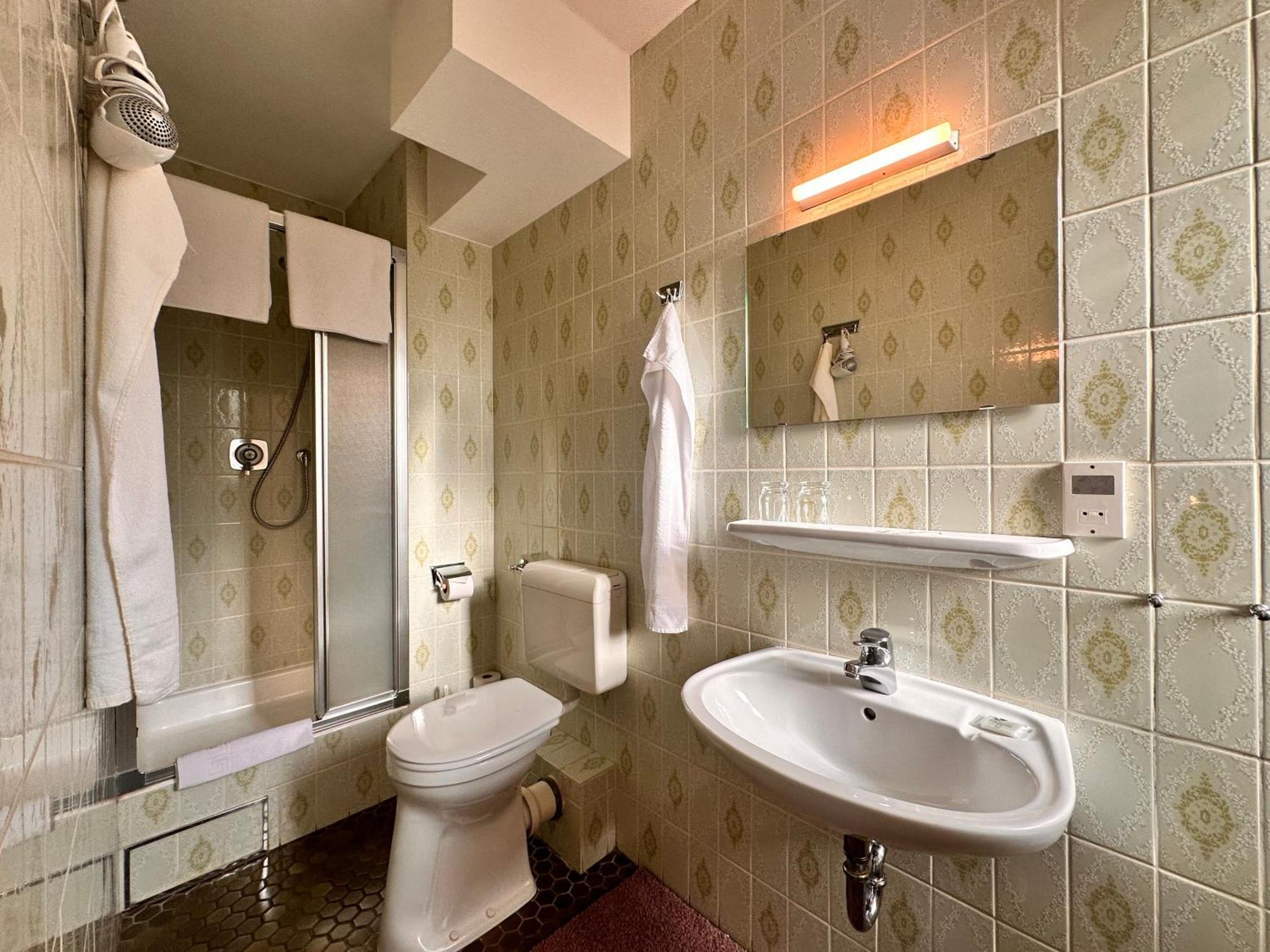 Pension Zum Loewen, Parkplatz, Fruehstueck, Wlan, Zentral バート・シュテーベン エクステリア 写真