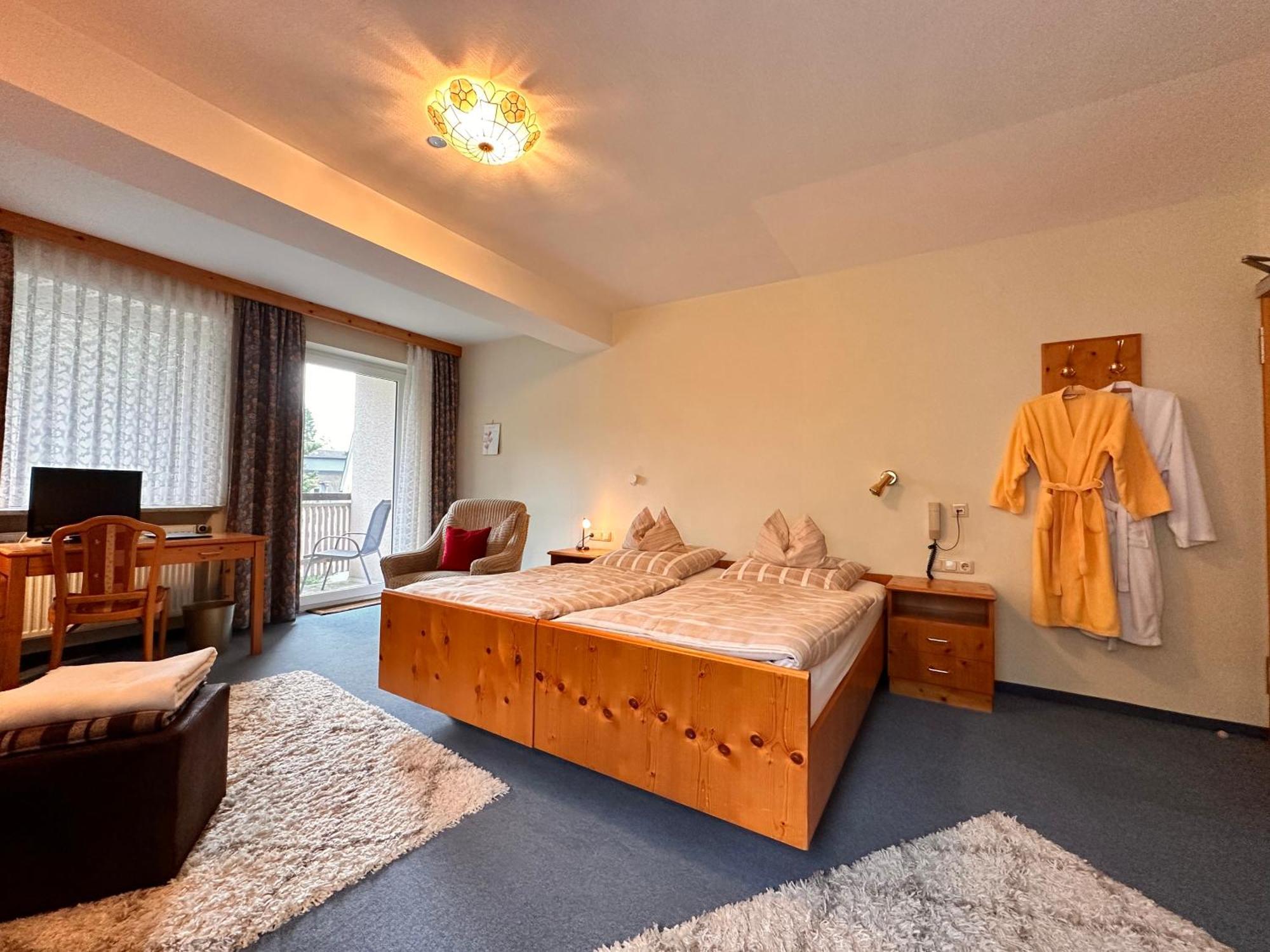 Pension Zum Loewen, Parkplatz, Fruehstueck, Wlan, Zentral バート・シュテーベン エクステリア 写真