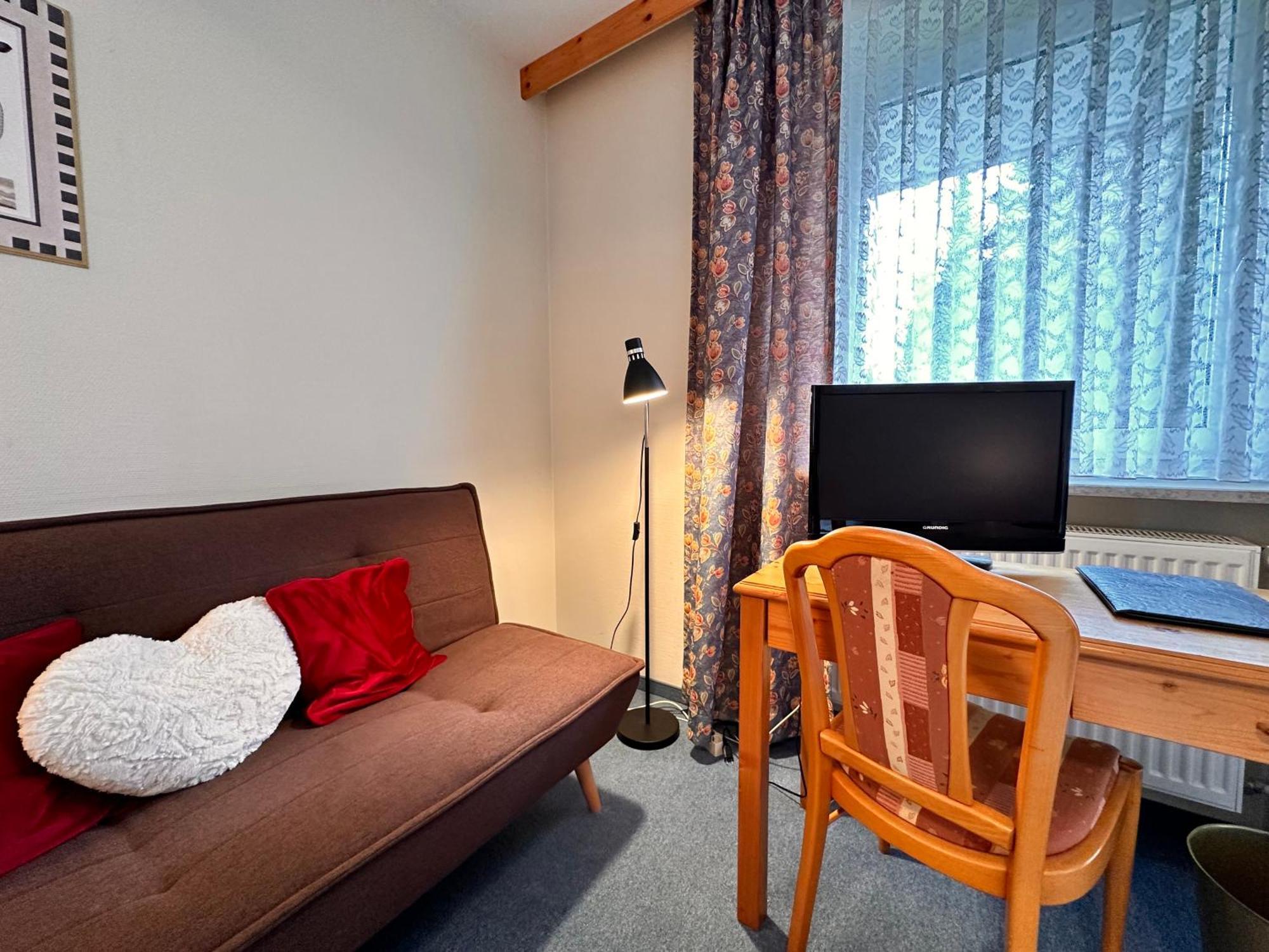 Pension Zum Loewen, Parkplatz, Fruehstueck, Wlan, Zentral バート・シュテーベン エクステリア 写真