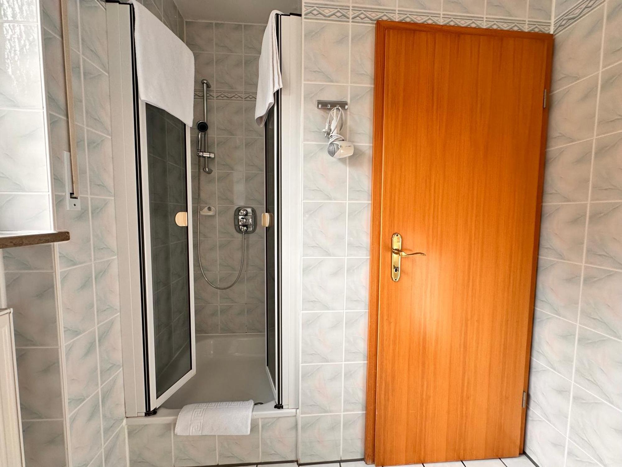 Pension Zum Loewen, Parkplatz, Fruehstueck, Wlan, Zentral バート・シュテーベン エクステリア 写真