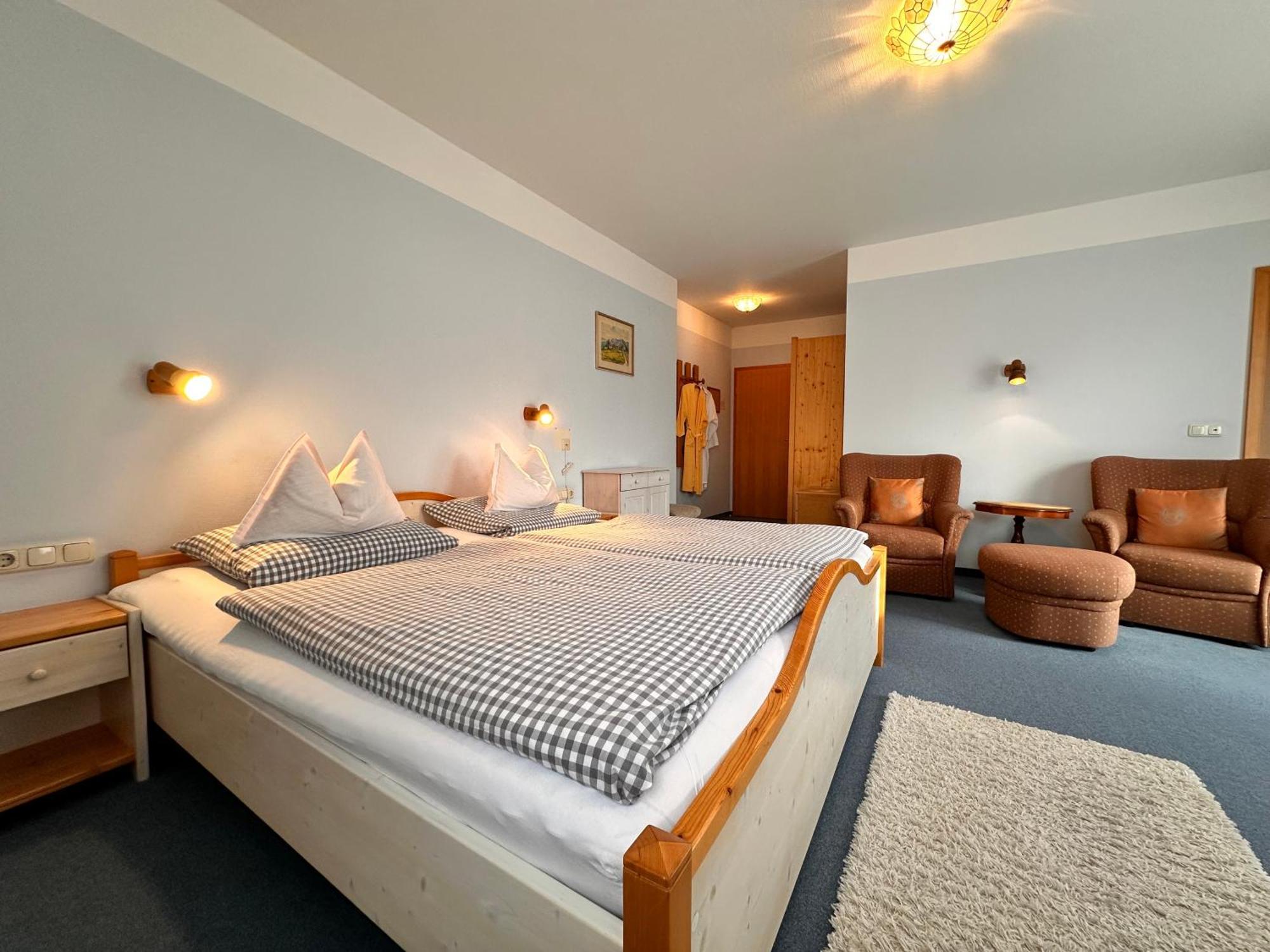 Pension Zum Loewen, Parkplatz, Fruehstueck, Wlan, Zentral バート・シュテーベン エクステリア 写真