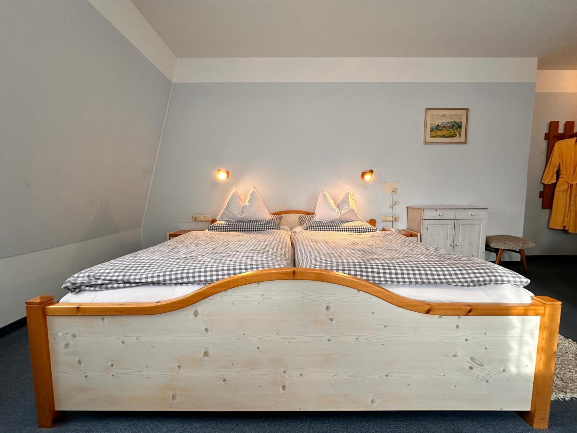 Pension Zum Loewen, Parkplatz, Fruehstueck, Wlan, Zentral バート・シュテーベン エクステリア 写真
